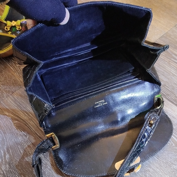 Harrods - Vintage - Black Crocodile-Embossed Wristlet with Gold Claspe - Picture 5 of 9